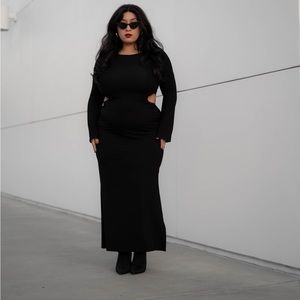 NWT Gabrielle Maxi Dress